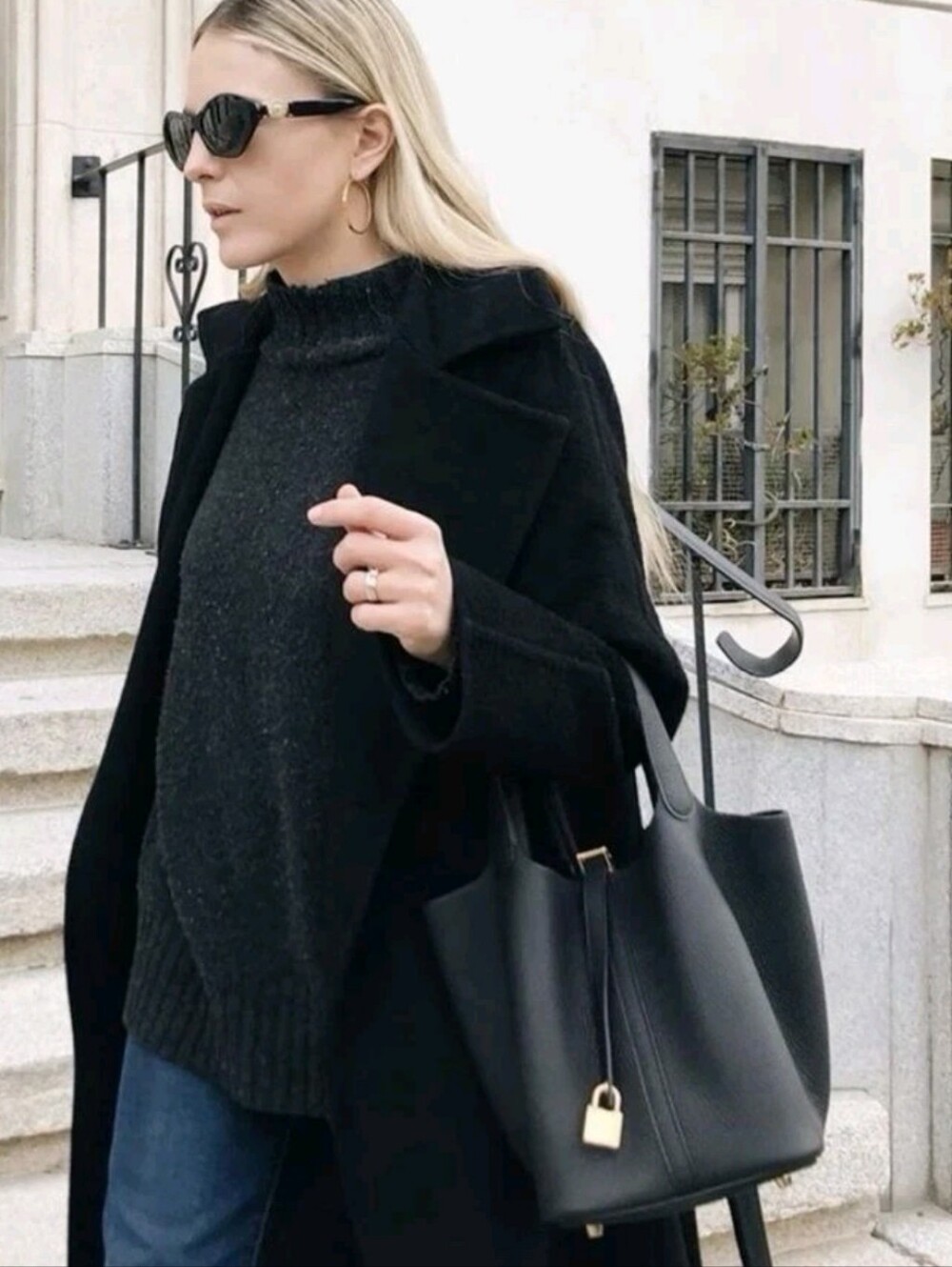 Real Genuine Leather Structured Bucket Bag Padlock Key Charm Black - Picture 2 of 8